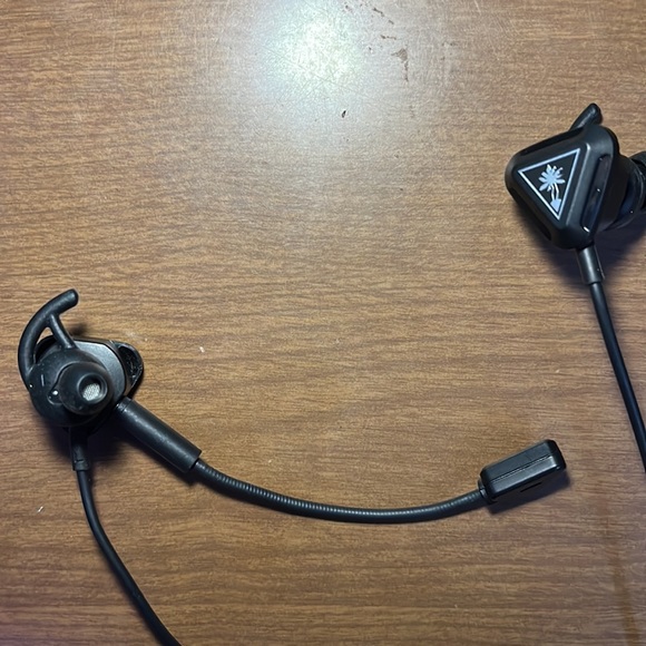 Turtle Bay: Battle Buds In-Ear Gaming Headset - Black/Silver - Picture 3 of 5
